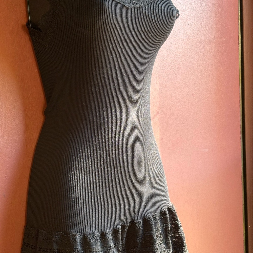 Rosamunde European-made elegant tank with trim